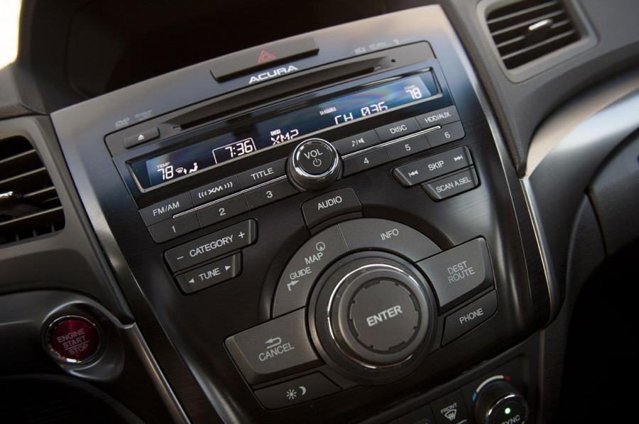 Детали интерьера Acura ILX Hybrid (DE) 2012 года  (фото 7 из 60)